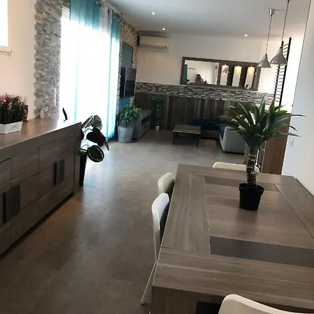 Apparemment Duplex Terrasse Solarium Avec Parking